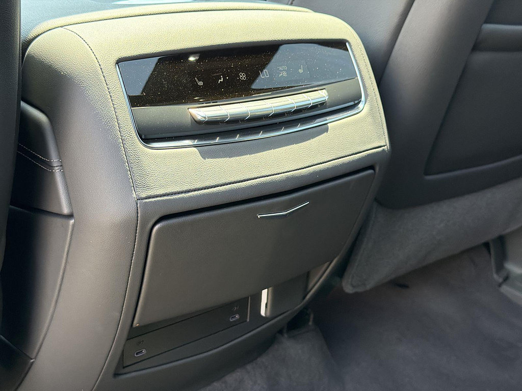Used 2026 Cadillac Escalade ESV Luxury RWD image 42