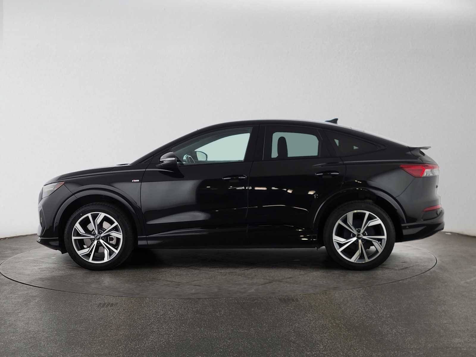 Used 2023 Audi Q4 e-tron Prestige w/ Black Optic Package AWD/4WD image 6