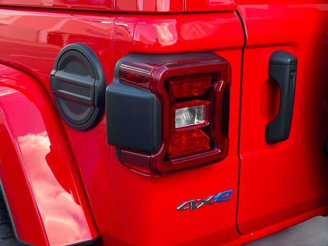 Used 2024 Jeep Wrangler Unlimited Sahara w/ Technology Group AWD/4WD image 10