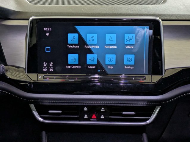 Used 2024 Volkswagen Atlas Cross Sport SE FWD image 19