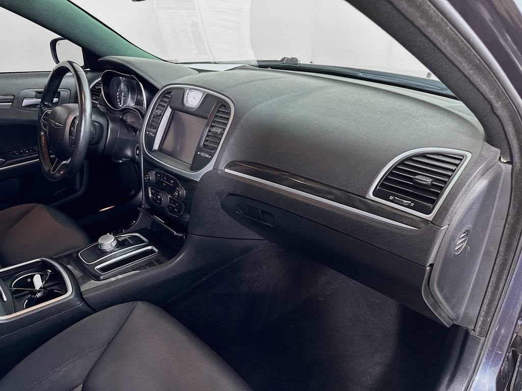 Used 2019 Chrysler 300 Touring w/ Sport Appearance Package image 34