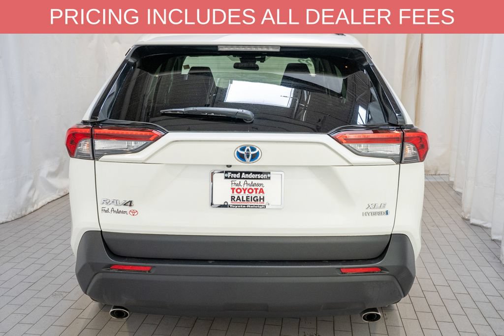 Used 2022 Toyota RAV4 XLE Premium AWD/4WD image 4