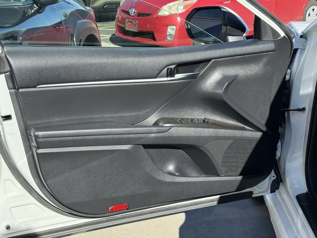 Used 2023 Toyota Camry SE image 7