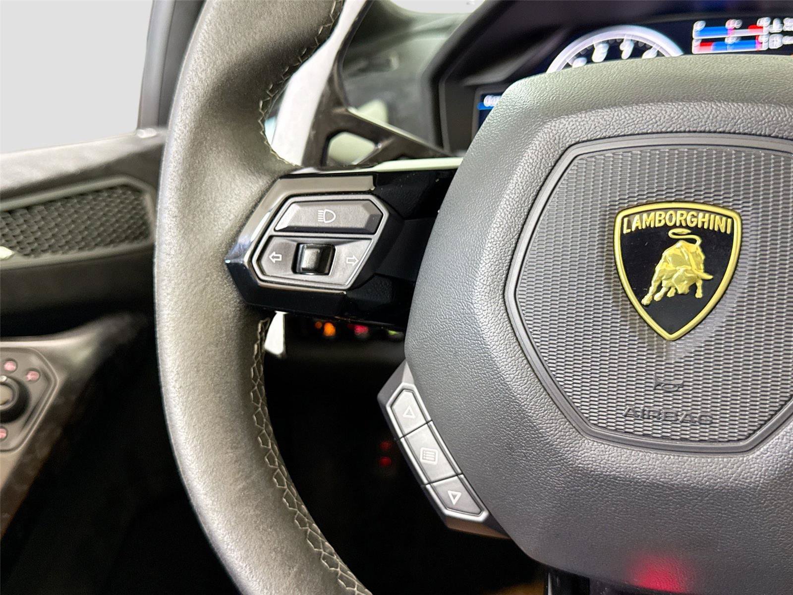 Used 2018 Lamborghini Huracan Performante AWD/4WD image 24