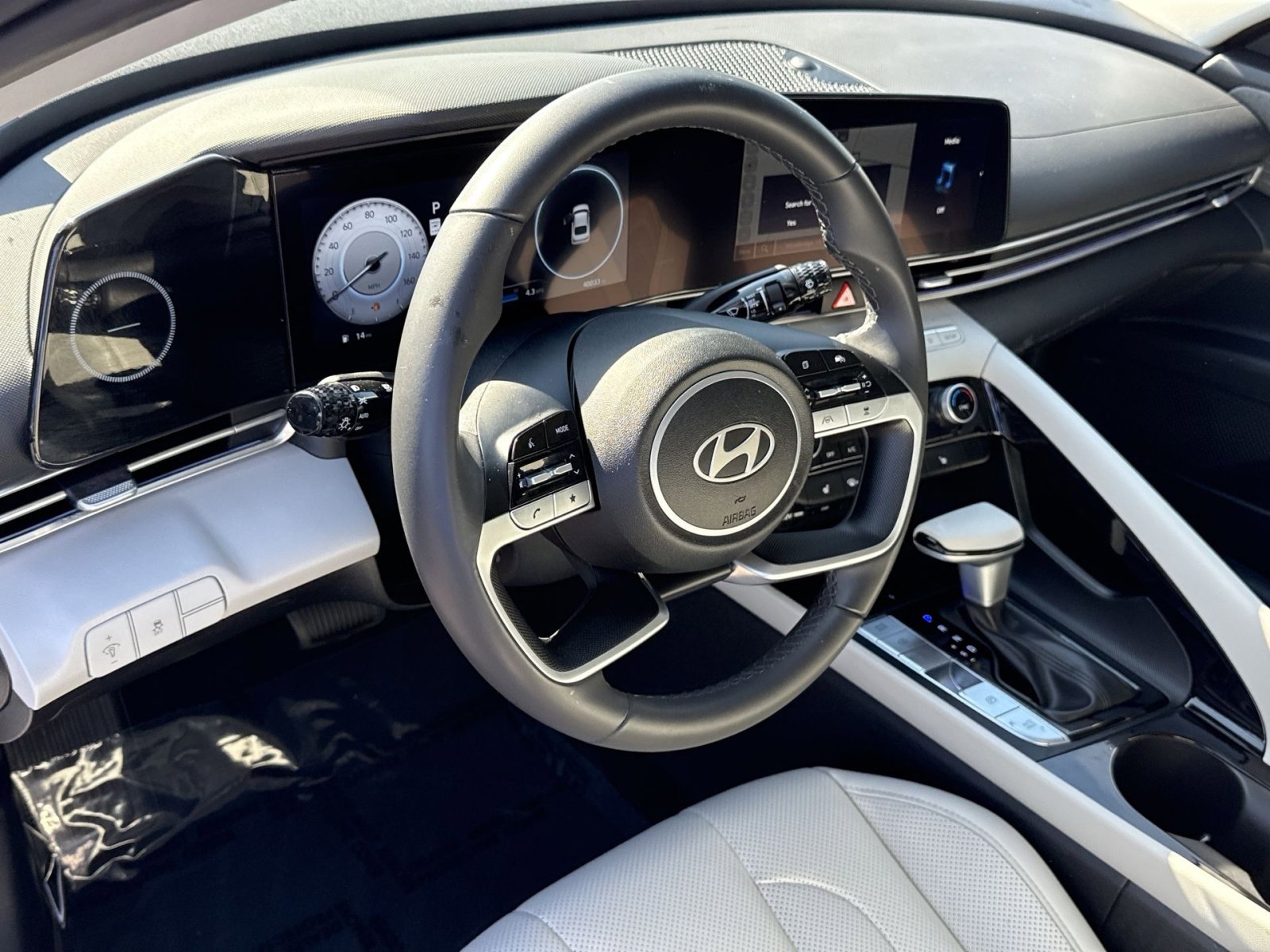 Used 2025 Hyundai Elantra Limited FWD image 21