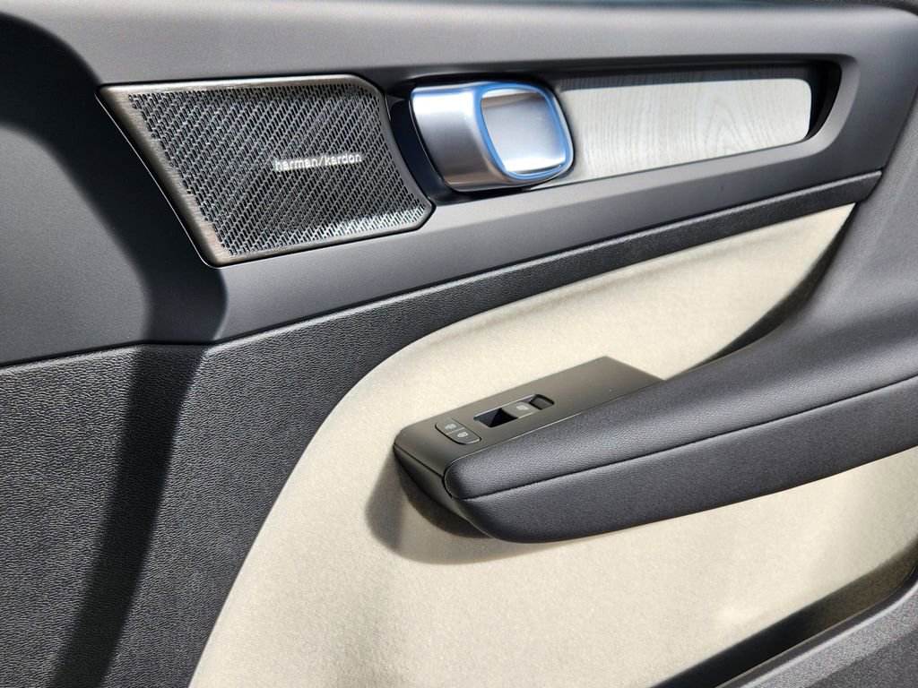 New 2026 Volvo XC40 B5 Ultra w/ Climate Package image 21
