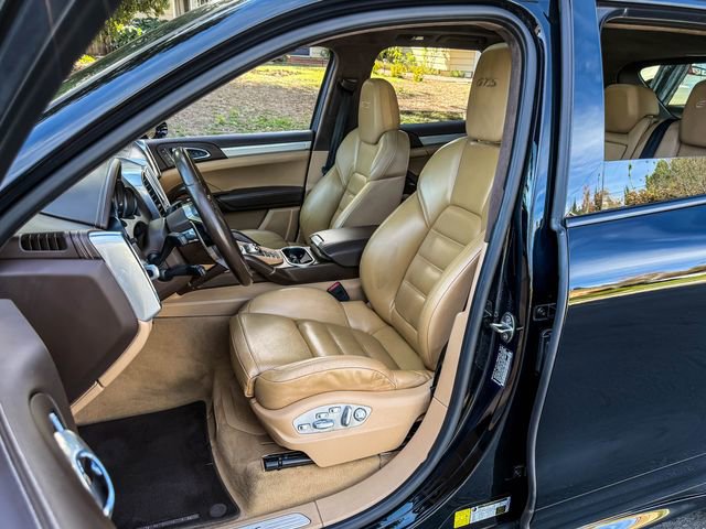 Used 2017 Porsche Cayenne GTS image 8