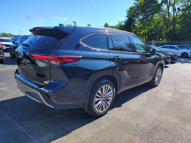 Used 2022 Toyota Highlander Platinum AWD/4WD image 3
