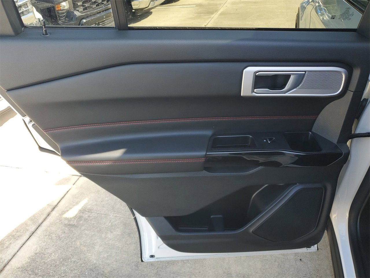 Used 2023 Ford Explorer ST-Line w/ Class IV Trailer Tow Package image 8