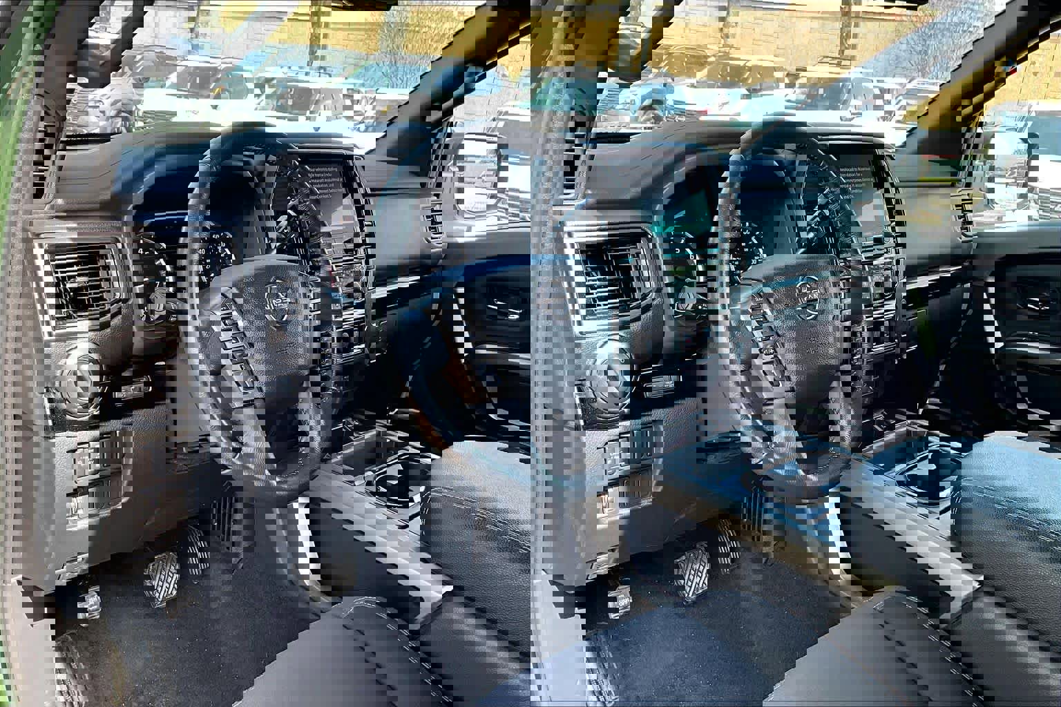 Certified 2024 Nissan Titan SV w/ SV Bronze Edition Package image 17