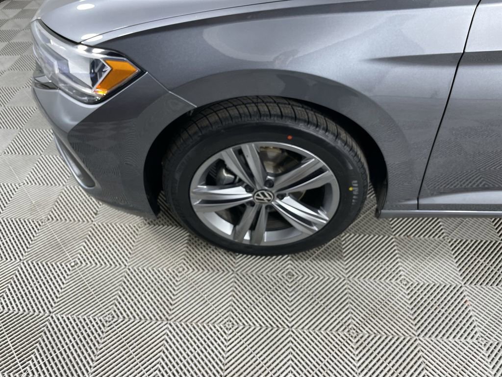 Used 2024 Volkswagen Jetta SE w/ Panoramic Sunroof Package FWD image 32