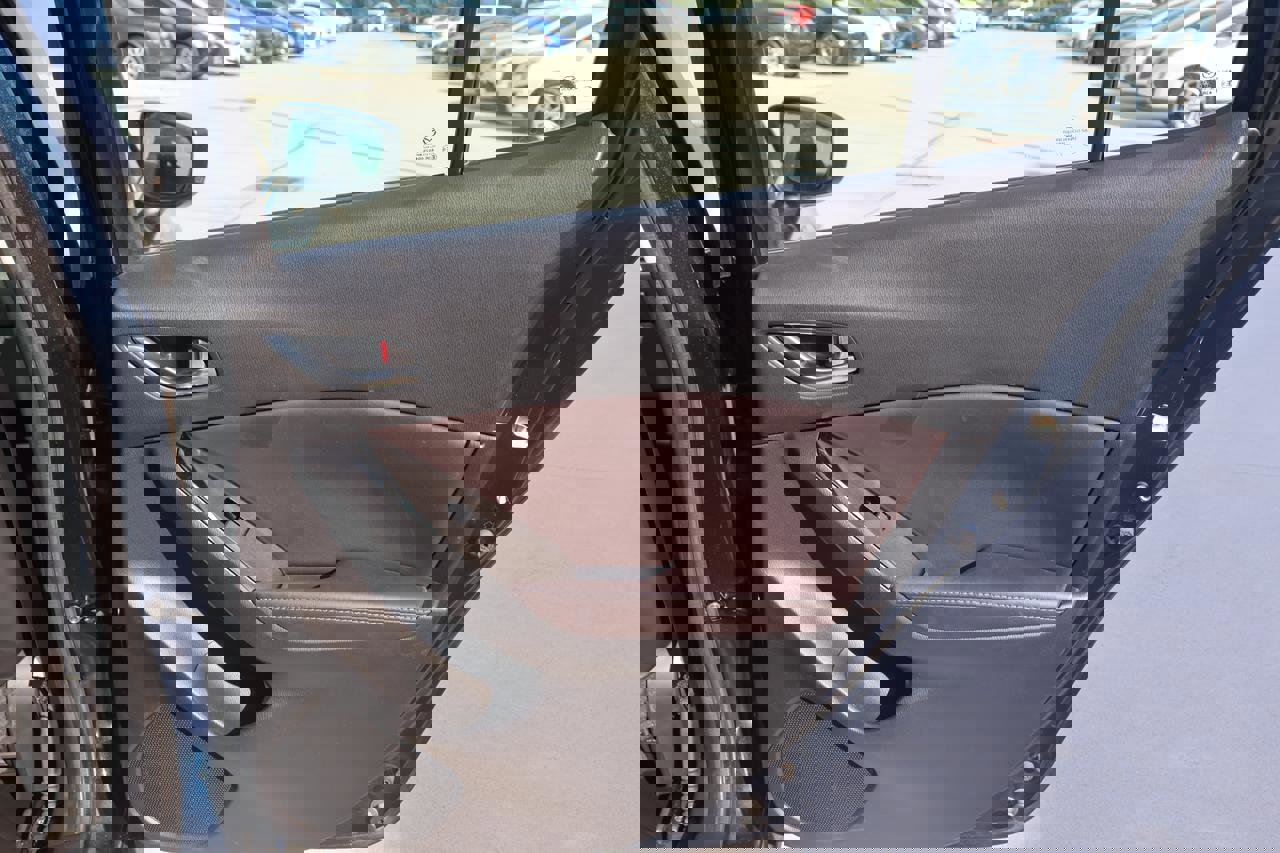 Used 2018 MAZDA MAZDA3 Touring image 18