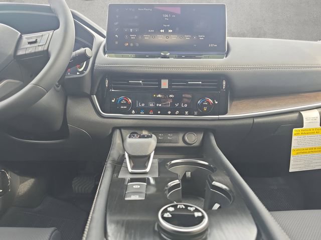 New 2026 Nissan Rogue Platinum image 3