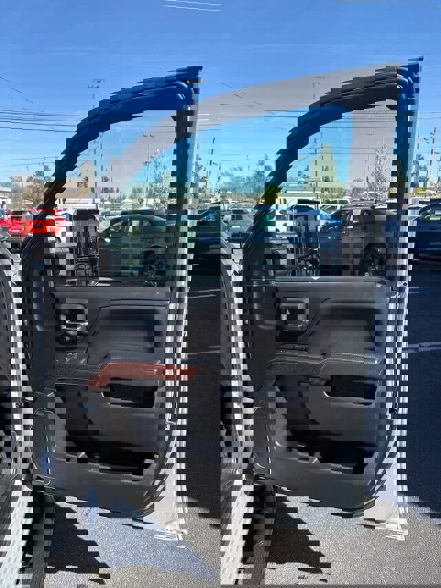 Used 2019 GMC Sierra 2500 SLT image 16