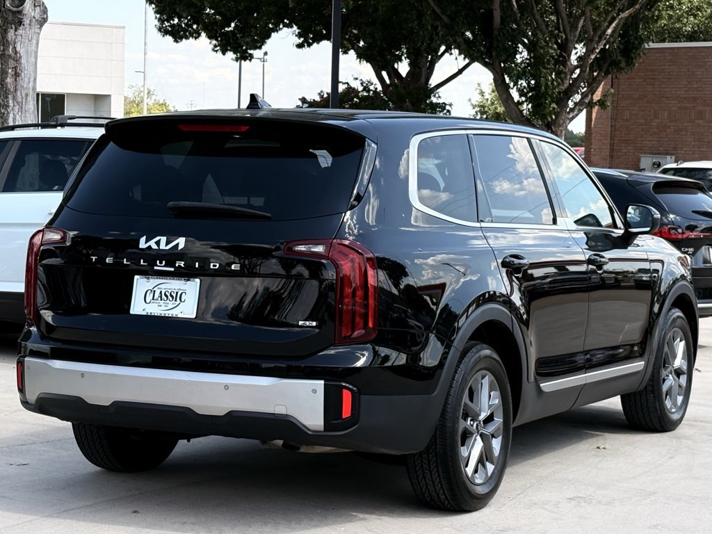 Used 2023 Kia Telluride LX AWD/4WD image 4