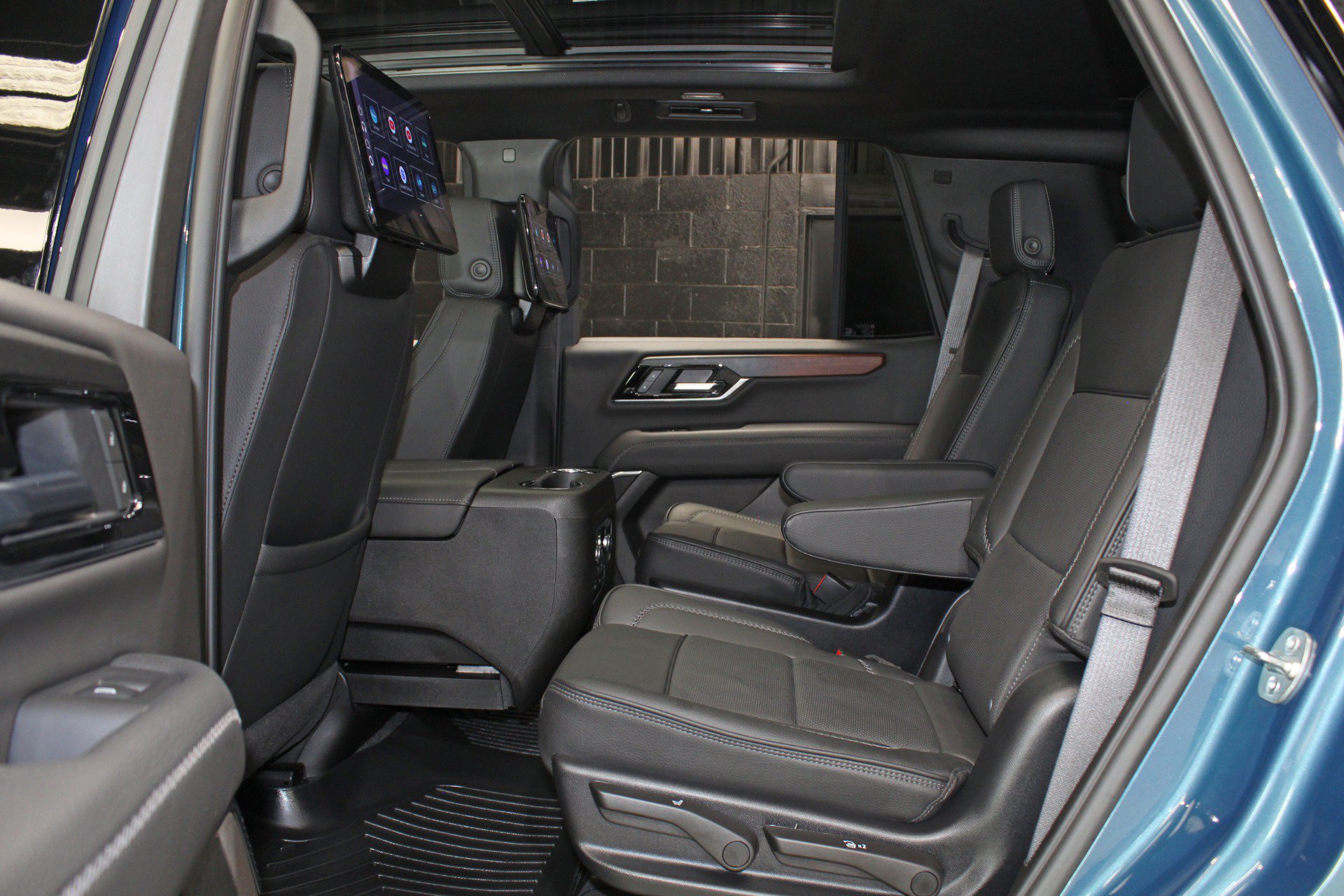 Used 2025 GMC Yukon Denali w/ Denali Reserve Package AWD/4WD image 46