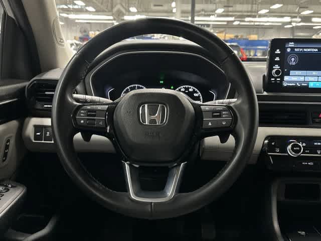 Certified 2025 Honda Pilot Touring image 15