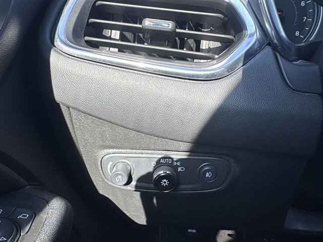 Used 2021 Chevrolet Equinox LT image 17