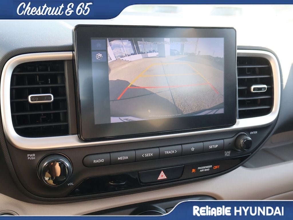 Certified 2025 Hyundai Venue SEL FWD image 34