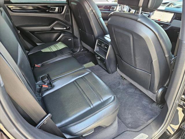 Used 2020 Porsche Cayenne AWD/4WD image 18
