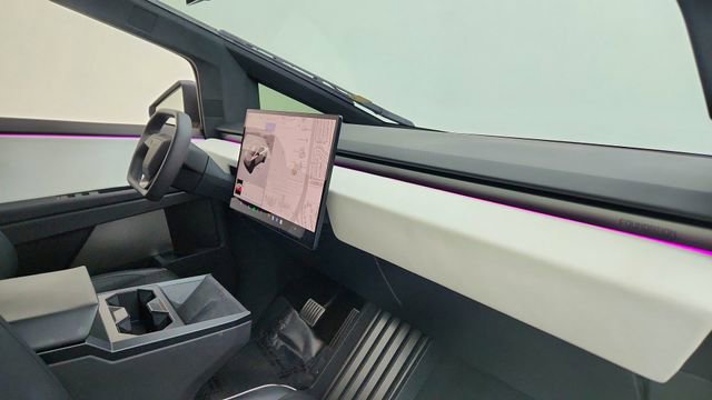 Used 2024 Tesla Cybertruck AWD Crew Cab image 18