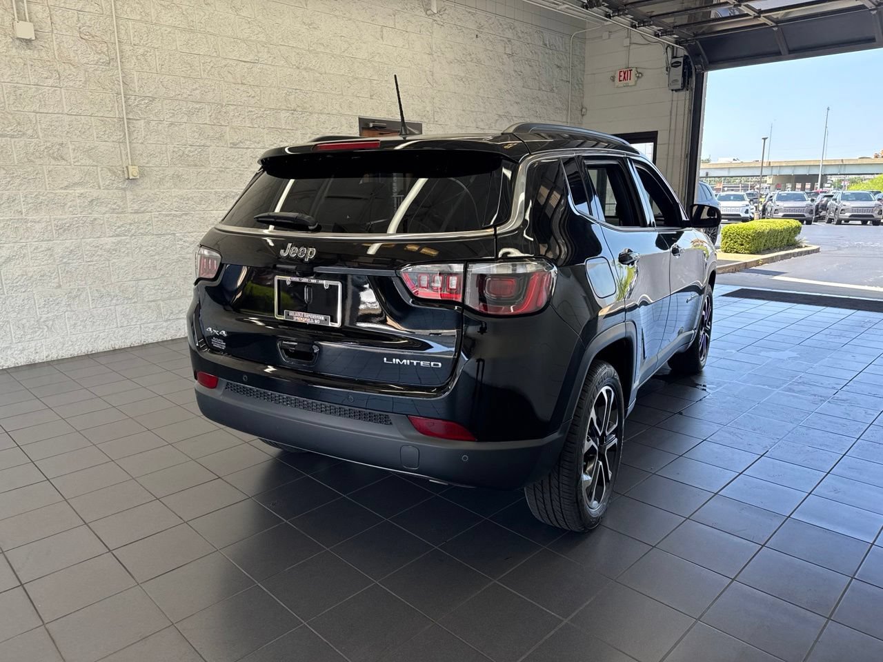 Used 2024 Jeep Compass Limited AWD/4WD image 7