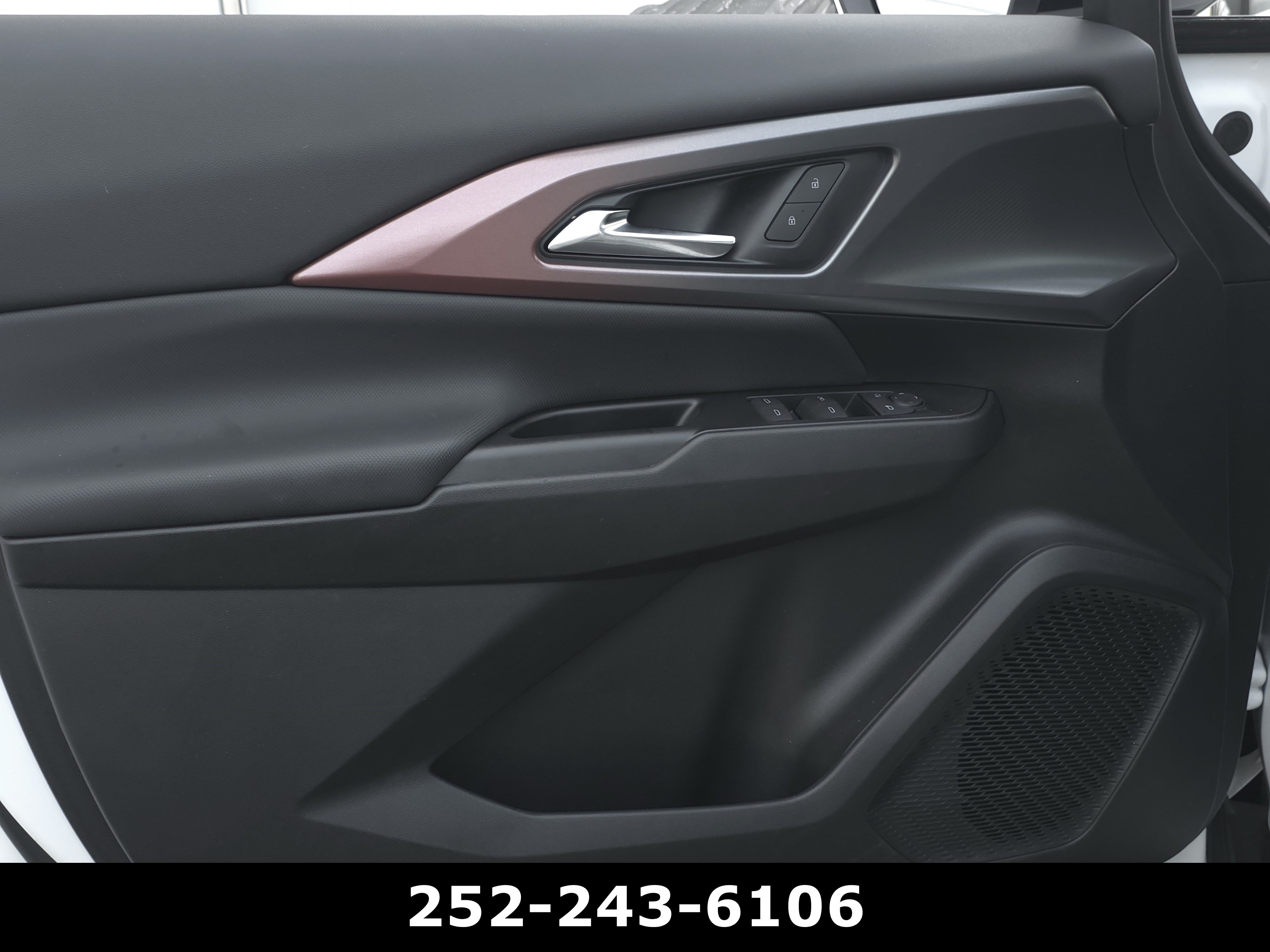 Used 2024 Chevrolet Equinox EV RS FWD image 35