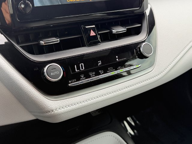 Used 2026 Toyota Corolla SE FWD image 24