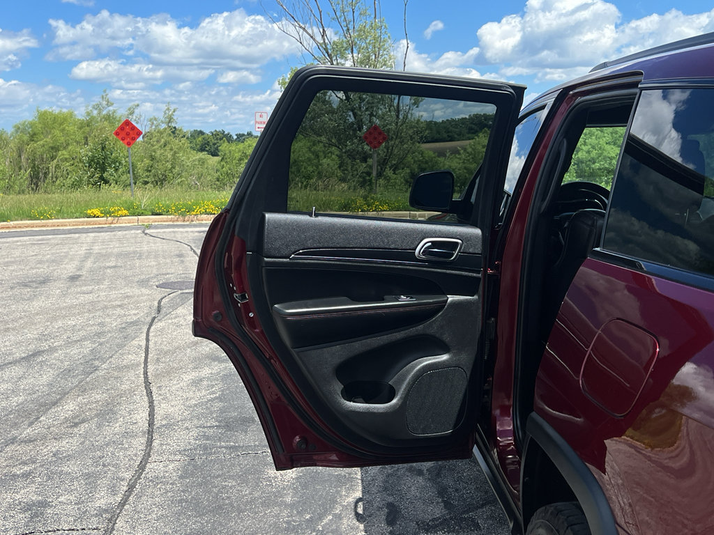 Used 2017 Jeep Grand Cherokee Trailhawk AWD/4WD image 31