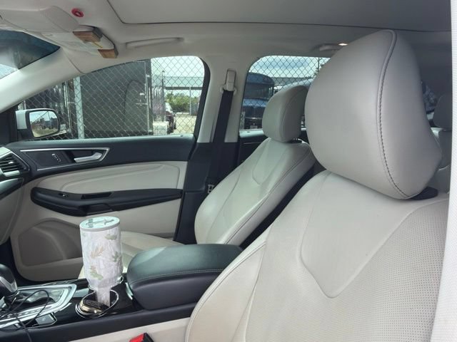 Used 2017 Ford Edge Titanium w/ Equipment Group 302A FWD image 8