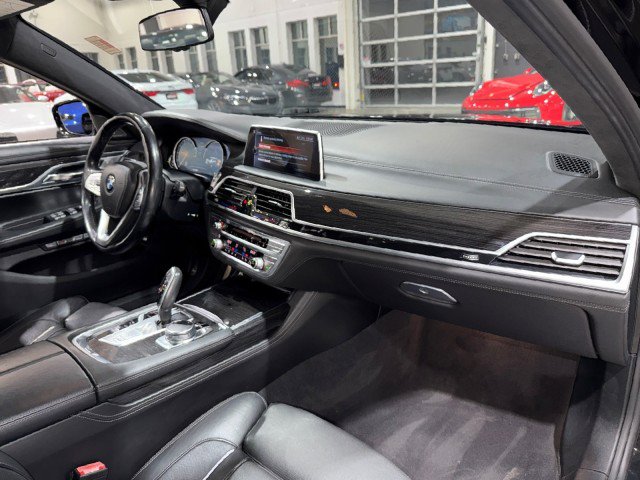 Used 2016 BMW 750i RWD image 69