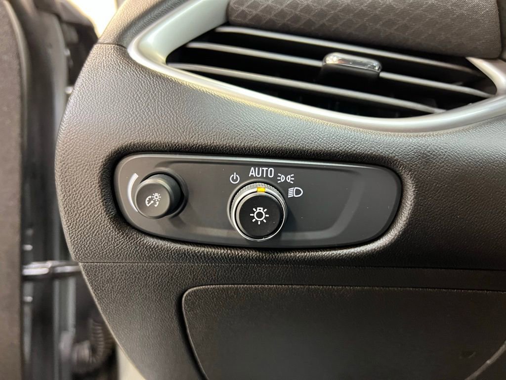 Used 2025 Chevrolet Malibu LS image 17