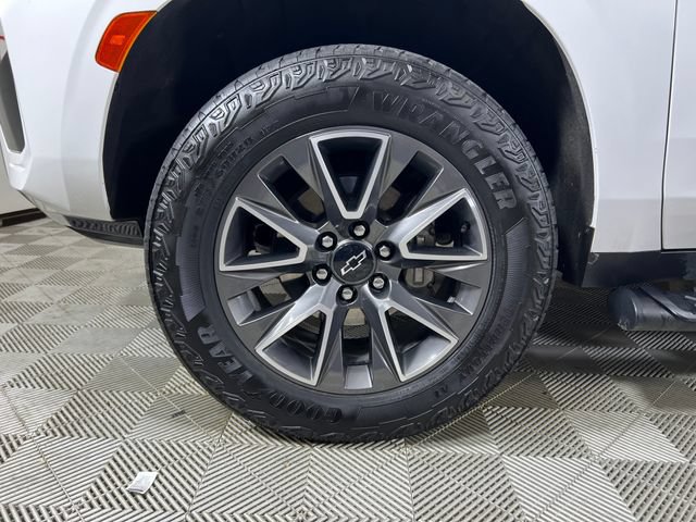 Used 2024 Chevrolet Tahoe Z71 w/ Luxury Package AWD/4WD image 25