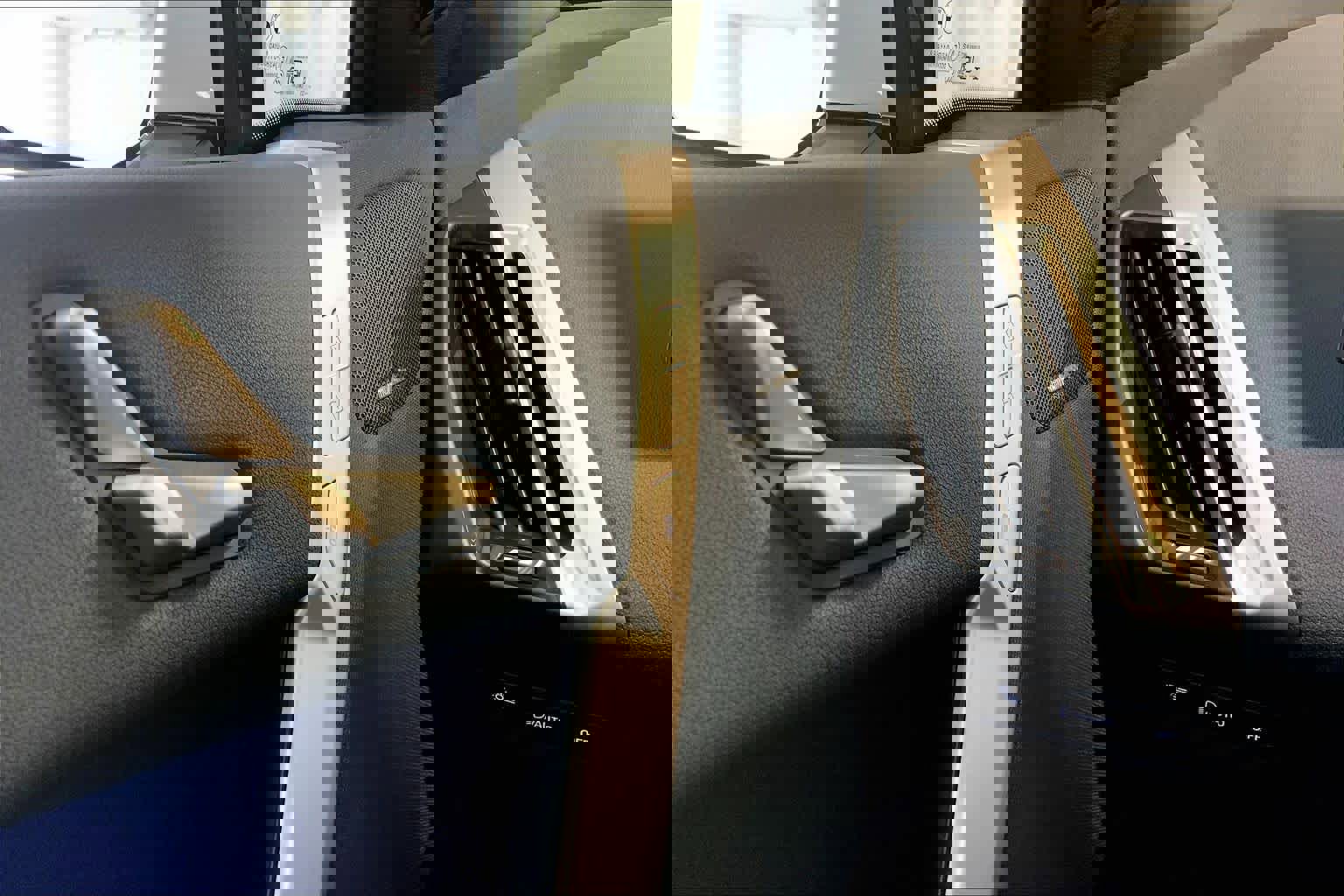 Used 2024 BMW iX xDrive50 w/ Sport Package image 34