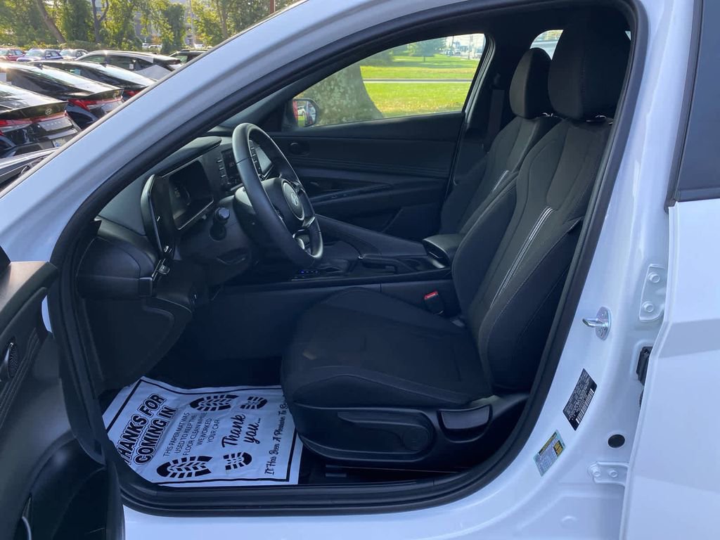 Used 2025 Hyundai Elantra Sport image 11