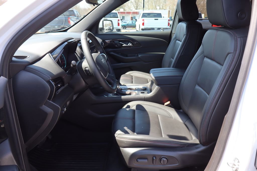 Used 2023 Chevrolet Traverse RS image 4