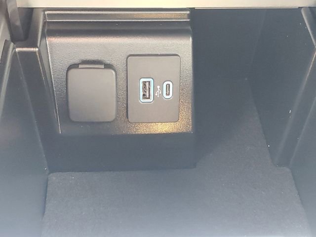 Certified 2024 Ford Explorer XLT w/ Equipment Group 202A AWD/4WD image 23