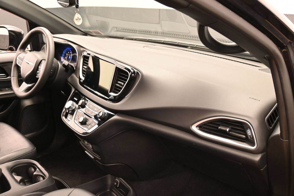 Used 2025 Chrysler Pacifica Select FWD image 38
