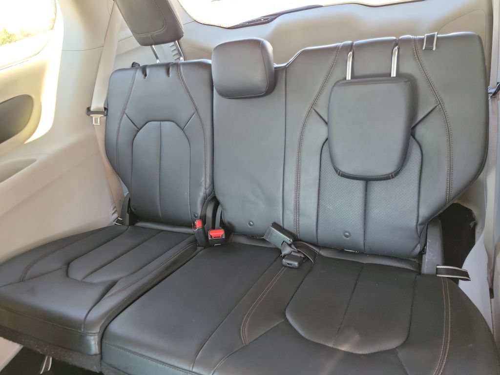 Used 2019 Chrysler Pacifica Touring-L FWD image 10
