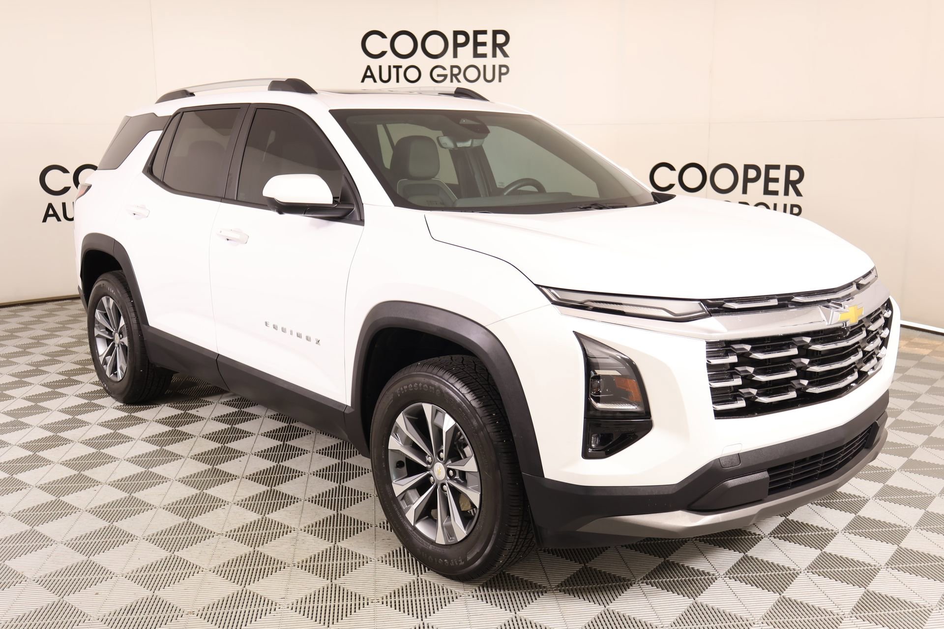 Used 2025 Chevrolet Equinox LT w/ Convenience Package II image 1