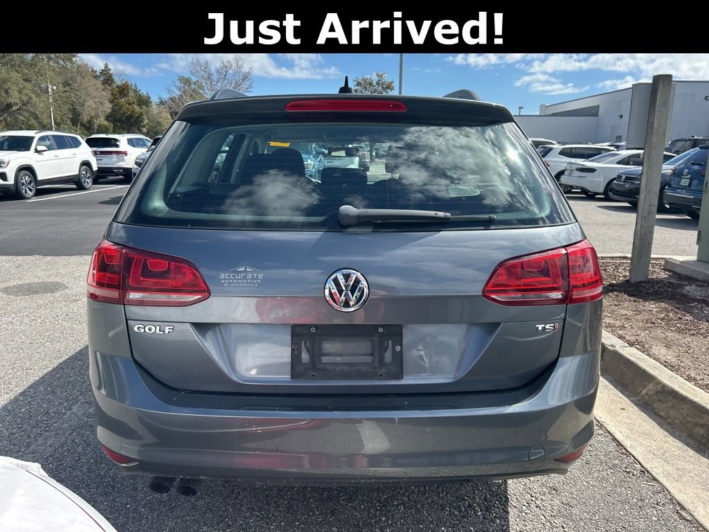 Used 2017 Volkswagen Golf S image 2
