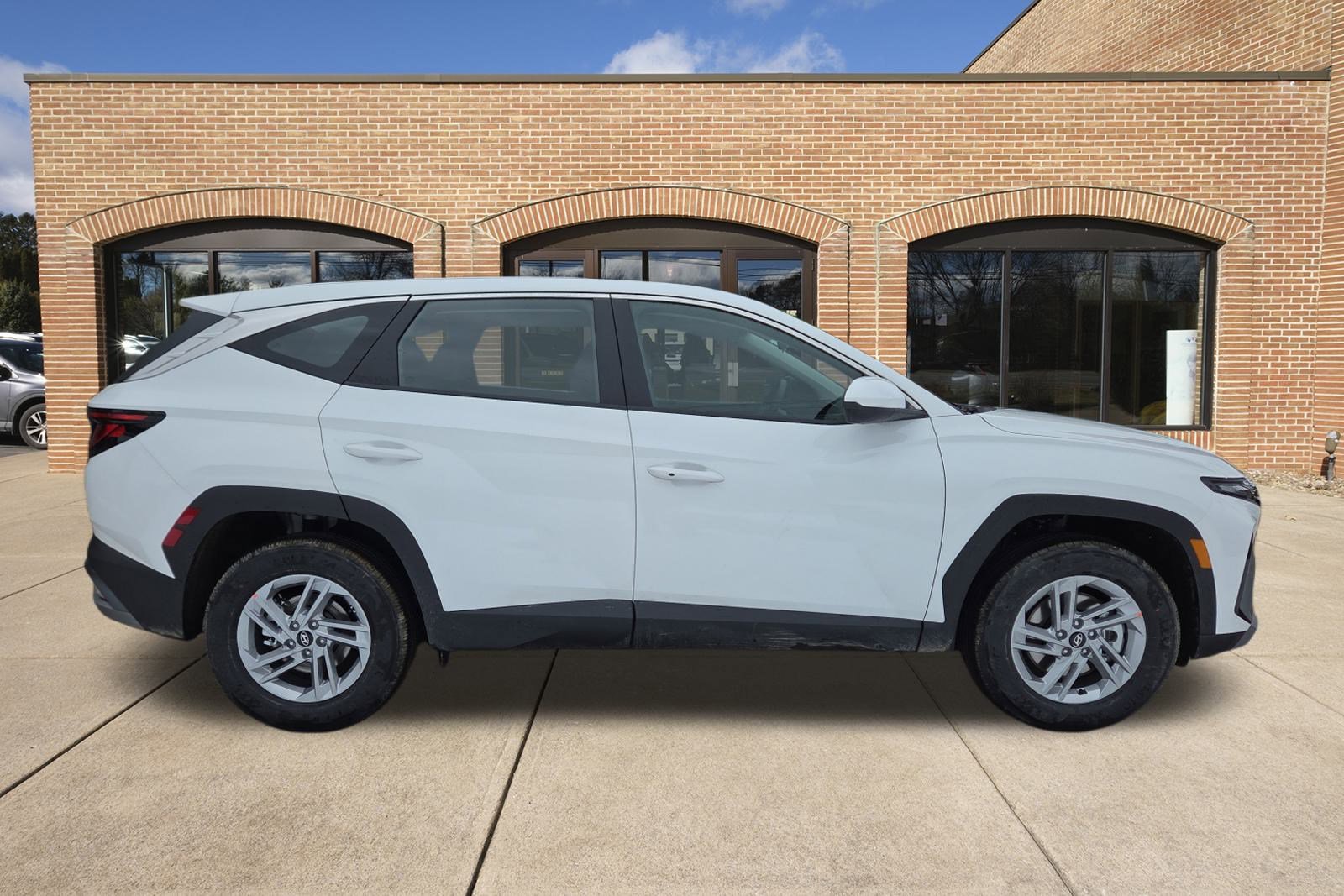 New 2026 Hyundai Tucson SE AWD/4WD video 2