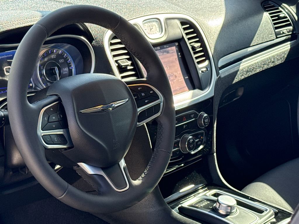 Used 2023 Chrysler 300 Touring w/ Sport Appearance Package image 17