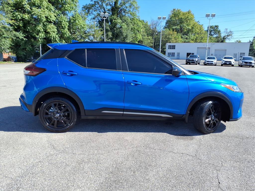 Used 2023 Nissan Kicks SR w/ SR Premium Package FWD image 3