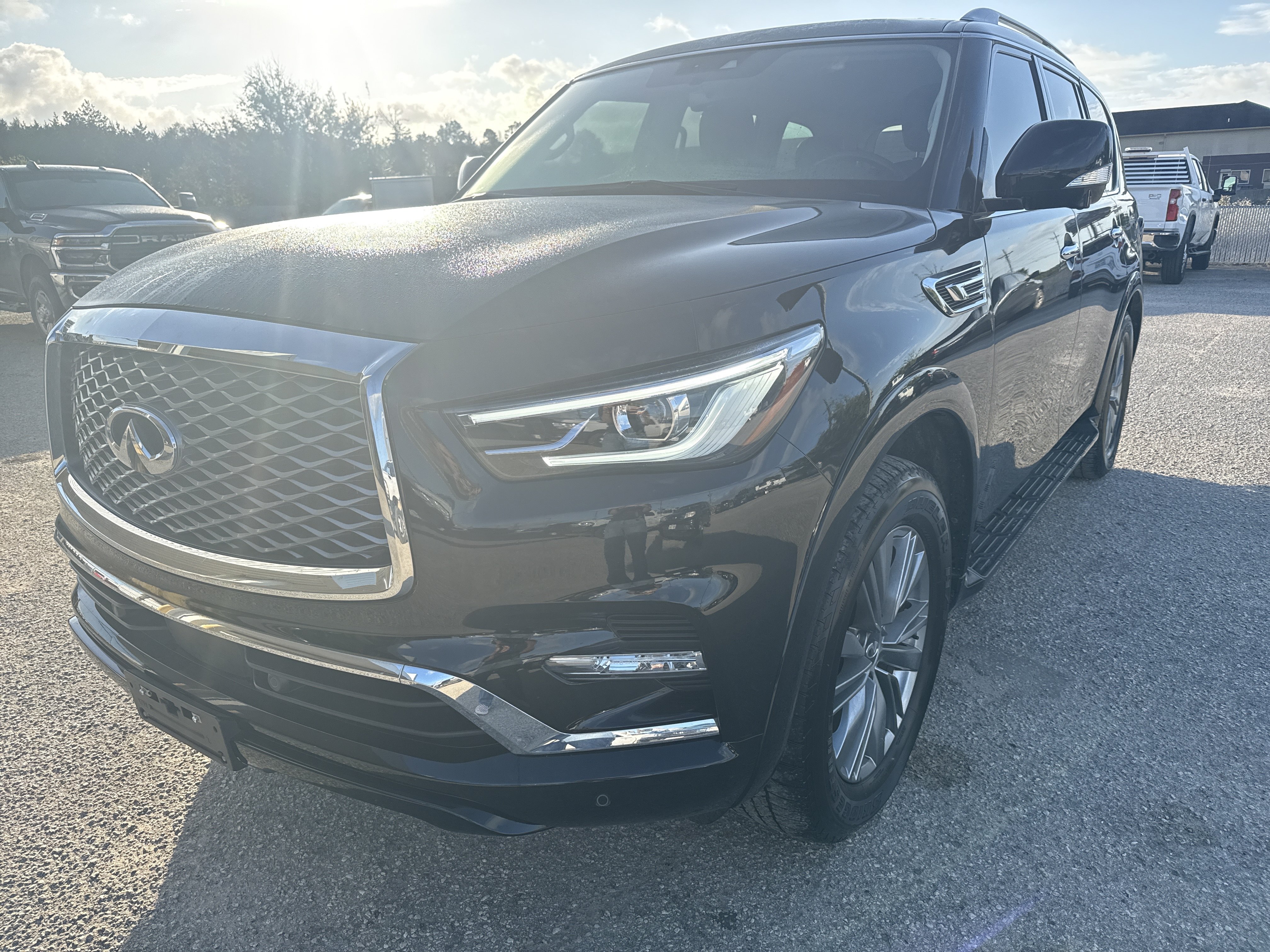 Used 2023 INFINITI QX80 Luxe w/ Cargo Package RWD image 2