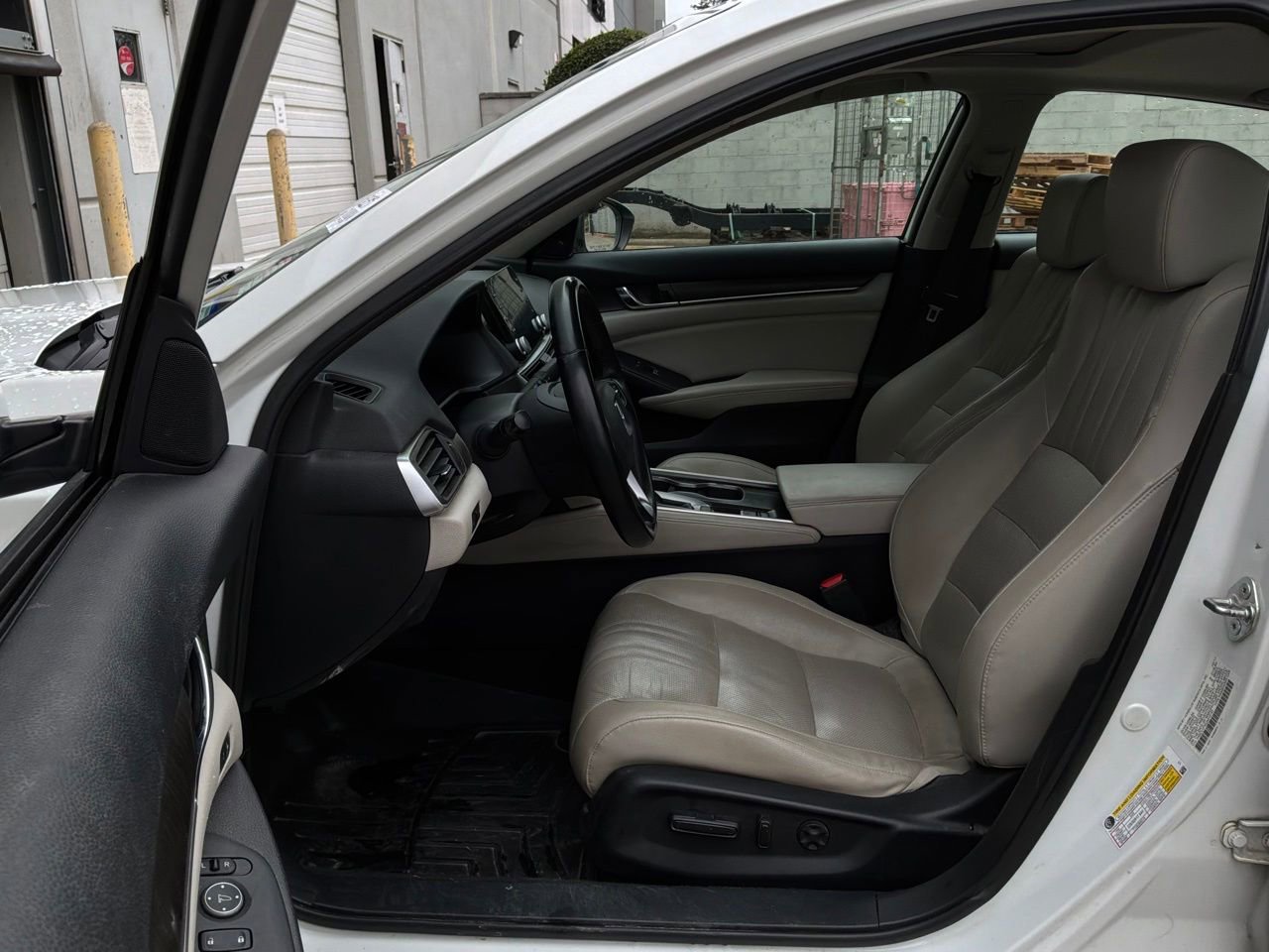 Used 2018 Honda Accord EX-L image 9