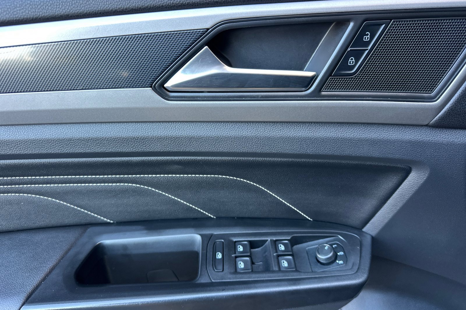 Used 2020 Volkswagen Atlas Cross Sport SEL image 8