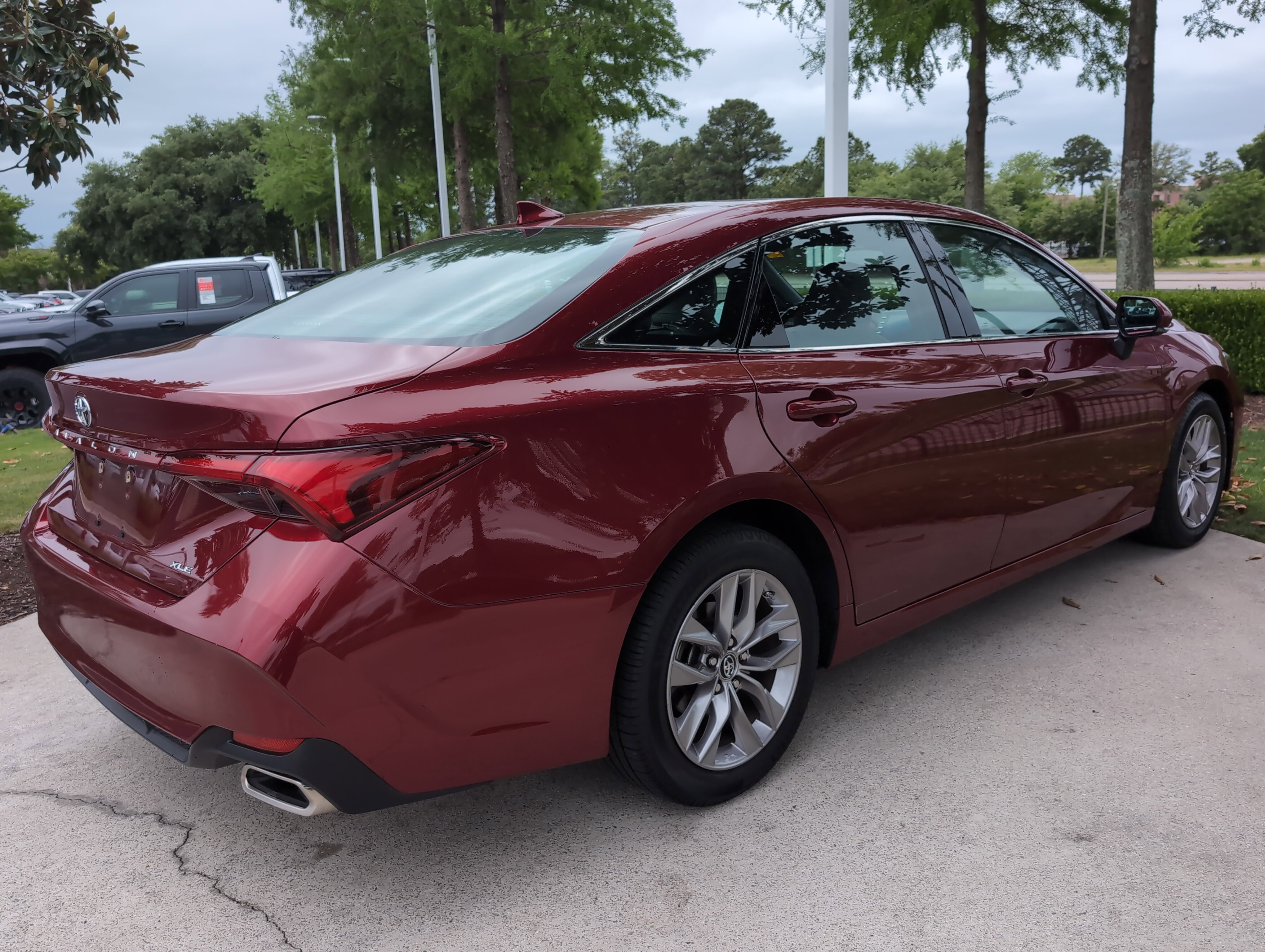 Used 2019 Toyota Avalon XLE w/ Moonroof Package FWD image 10