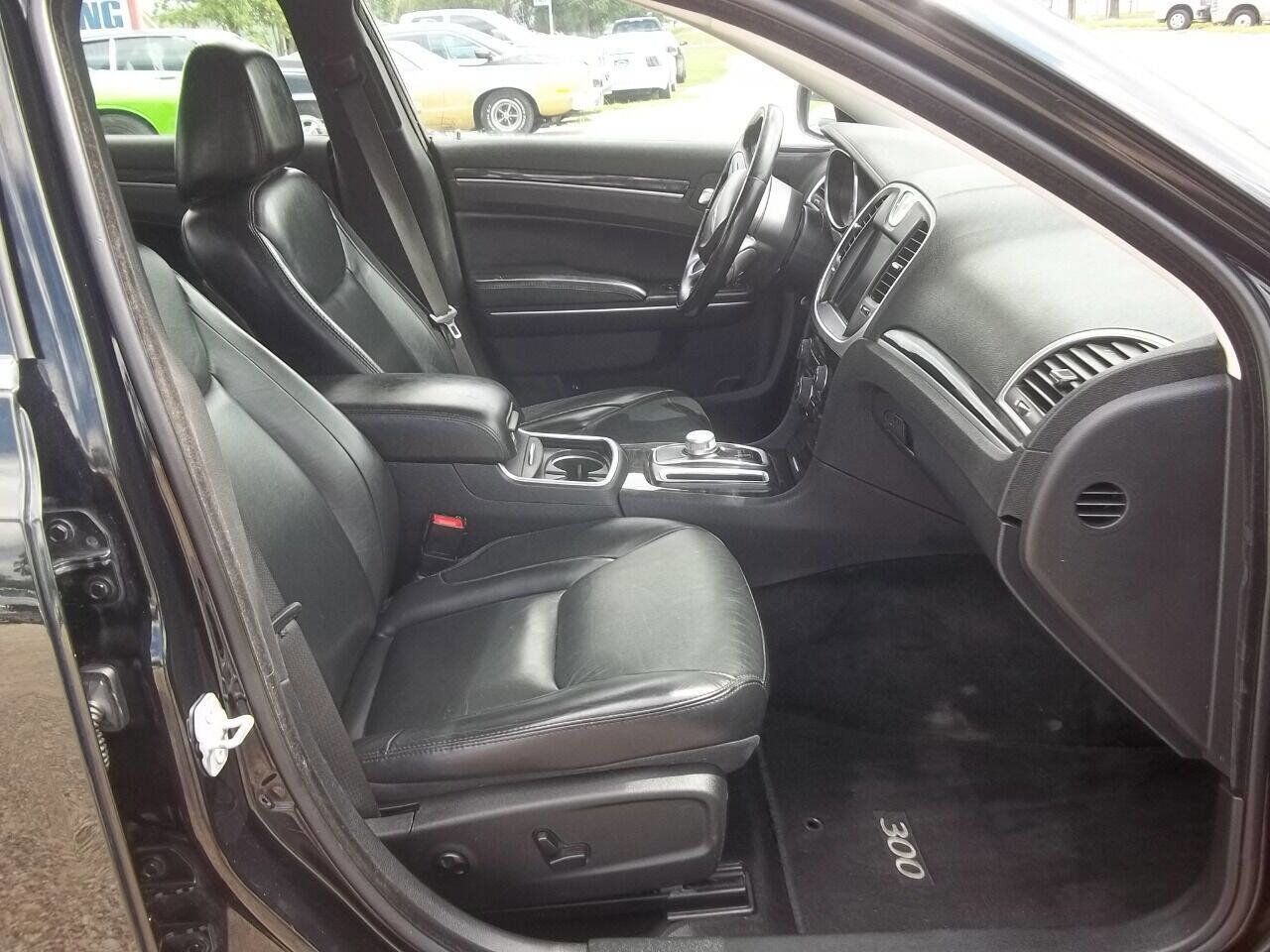 Used 2015 Chrysler 300 Limited image 11