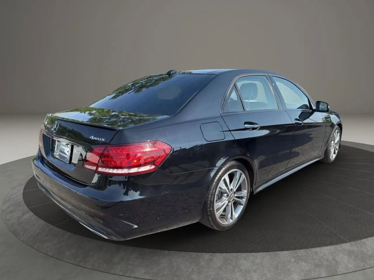Used 2016 Mercedes-Benz E 350 4MATIC Sedan image 5